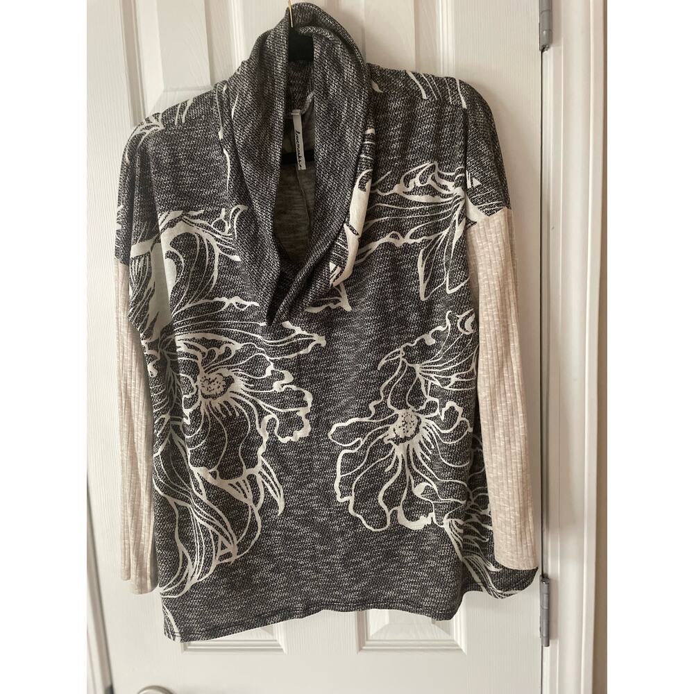 Cowl Neck Sweater, Lovemarks,, Long Sleeve, Medium, $18, B50